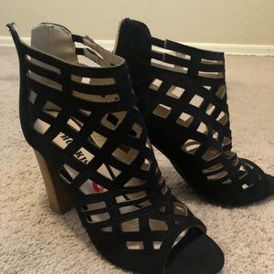 NWOT cut out chunky wedge sandal